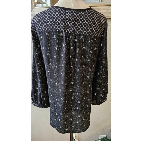 Talbots Boho Dotted Floral Long Sleeve V-Neck Top Women Size M Black White Work - Picture 2 of 5